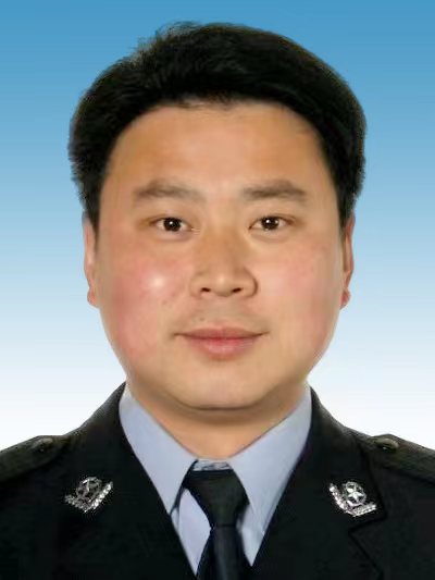 副縣長(zhǎng)，縣公安局黨委書記、局長(zhǎng)、督察長(zhǎng)：陳軍