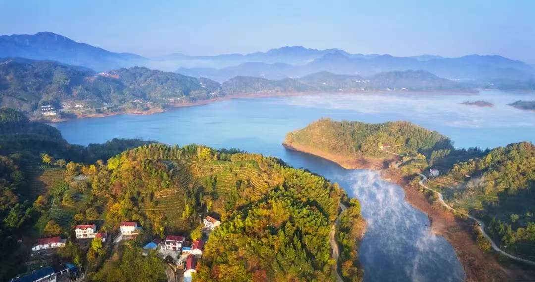湖光山色流波?